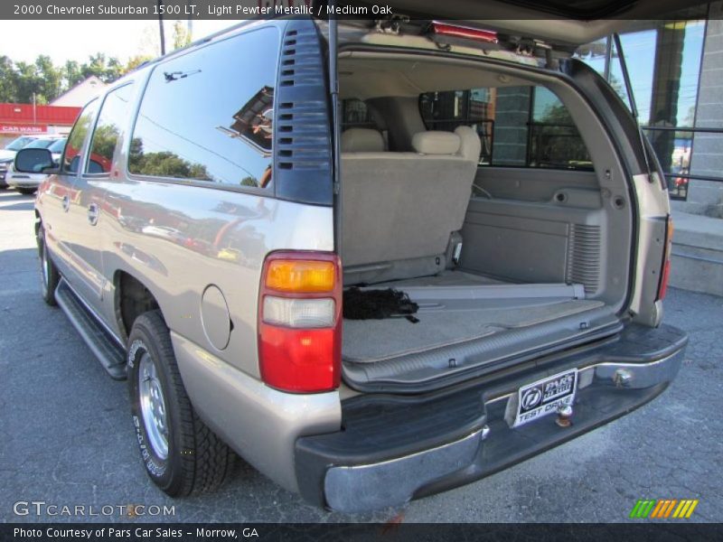 Light Pewter Metallic / Medium Oak 2000 Chevrolet Suburban 1500 LT