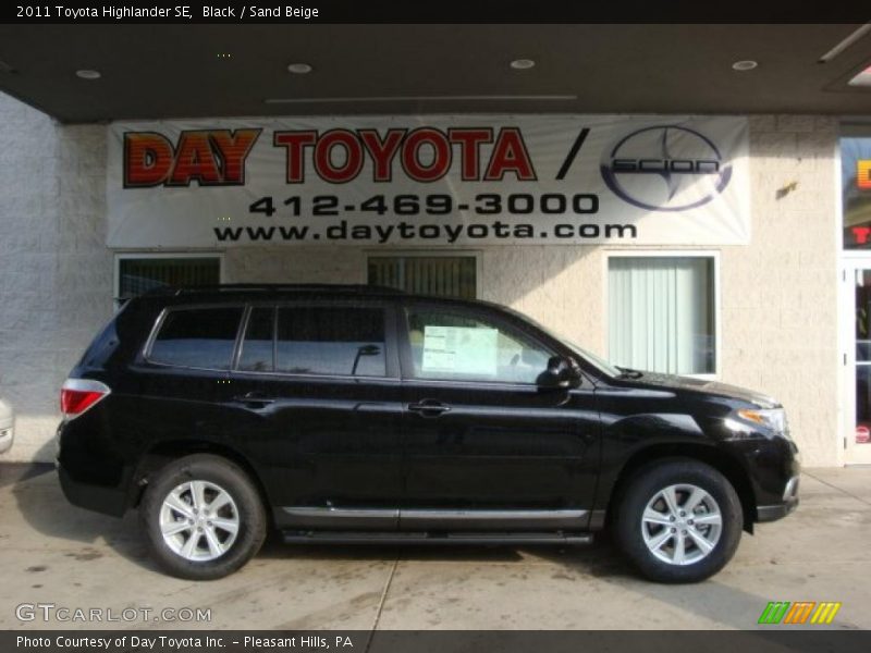 Black / Sand Beige 2011 Toyota Highlander SE