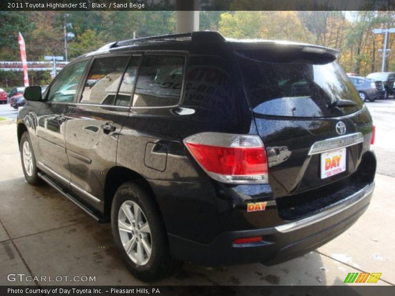 Black / Sand Beige 2011 Toyota Highlander SE