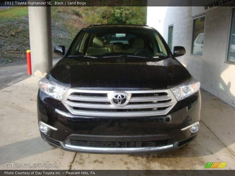 Black / Sand Beige 2011 Toyota Highlander SE