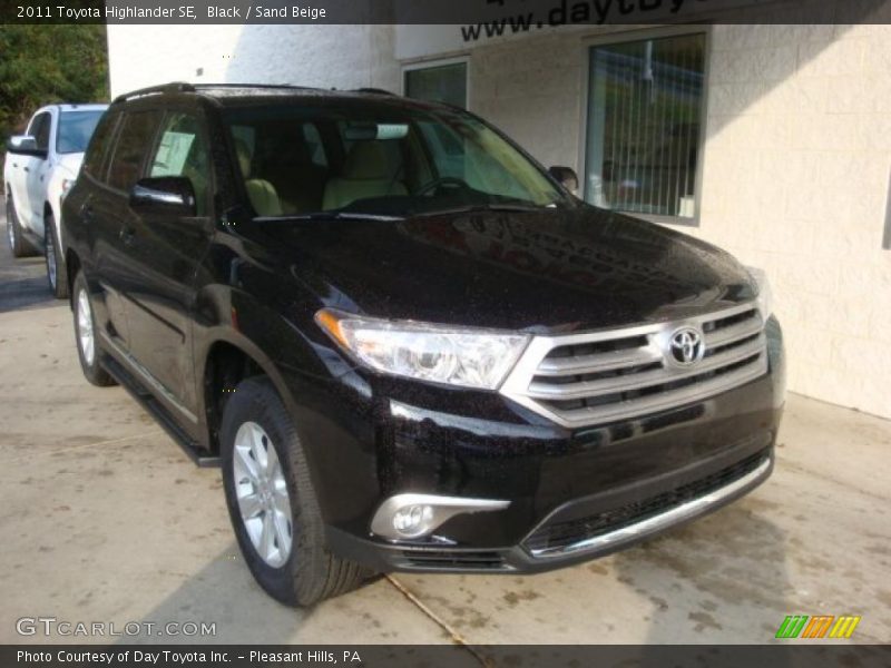 Black / Sand Beige 2011 Toyota Highlander SE