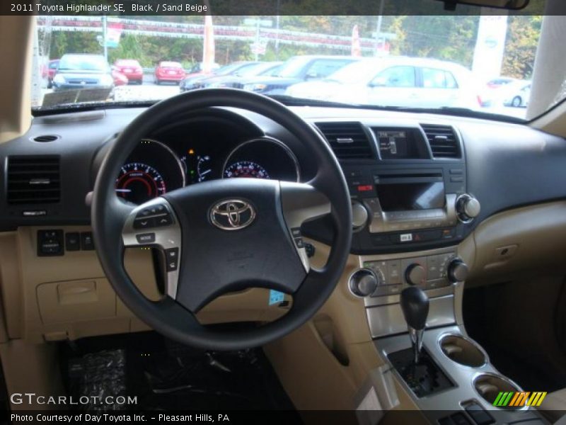 Black / Sand Beige 2011 Toyota Highlander SE