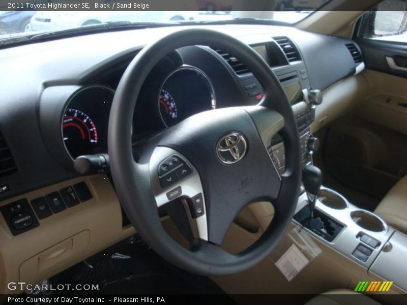 Black / Sand Beige 2011 Toyota Highlander SE