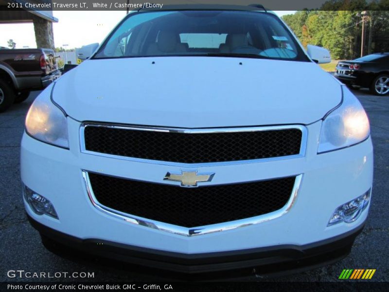 White / Cashmere/Ebony 2011 Chevrolet Traverse LT
