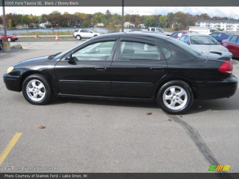 Black / Ebony Black 2005 Ford Taurus SE
