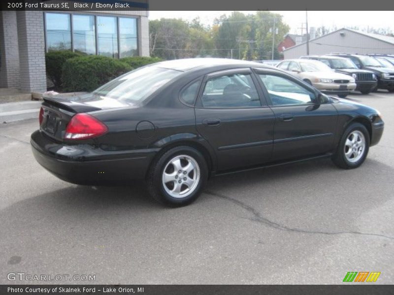 Black / Ebony Black 2005 Ford Taurus SE