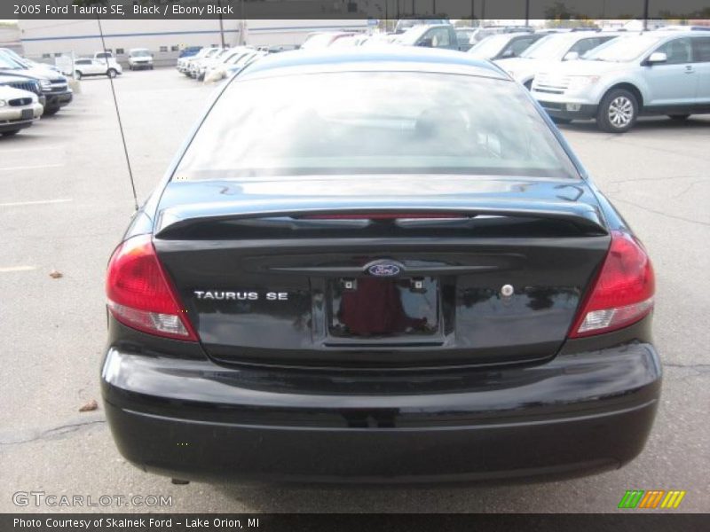 Black / Ebony Black 2005 Ford Taurus SE
