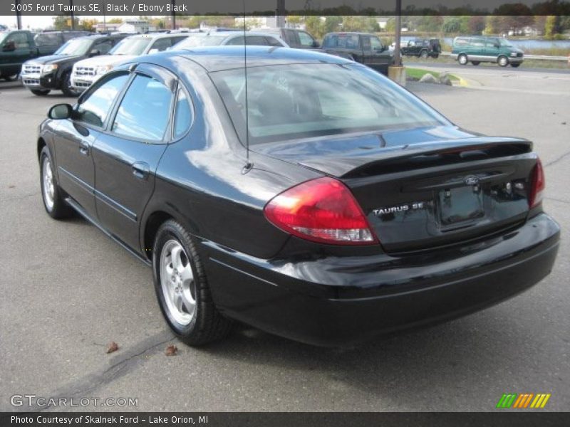 Black / Ebony Black 2005 Ford Taurus SE