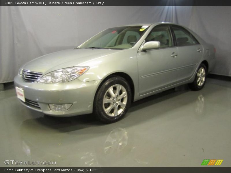 Mineral Green Opalescent / Gray 2005 Toyota Camry XLE