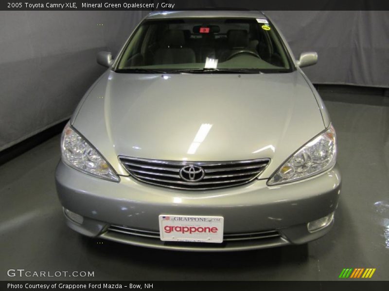 Mineral Green Opalescent / Gray 2005 Toyota Camry XLE