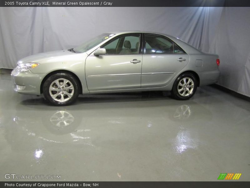 Mineral Green Opalescent / Gray 2005 Toyota Camry XLE