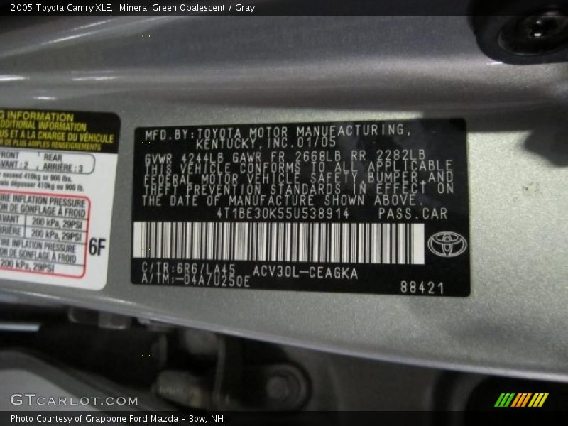 Mineral Green Opalescent / Gray 2005 Toyota Camry XLE