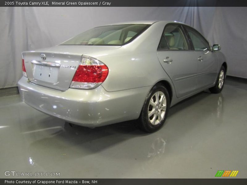 Mineral Green Opalescent / Gray 2005 Toyota Camry XLE