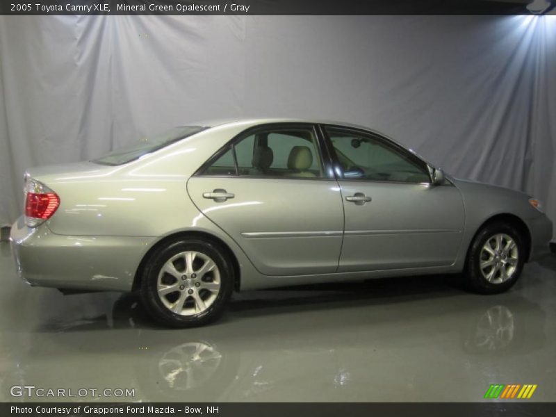 Mineral Green Opalescent / Gray 2005 Toyota Camry XLE
