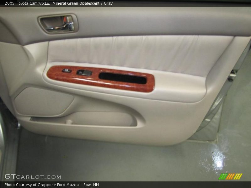 Mineral Green Opalescent / Gray 2005 Toyota Camry XLE