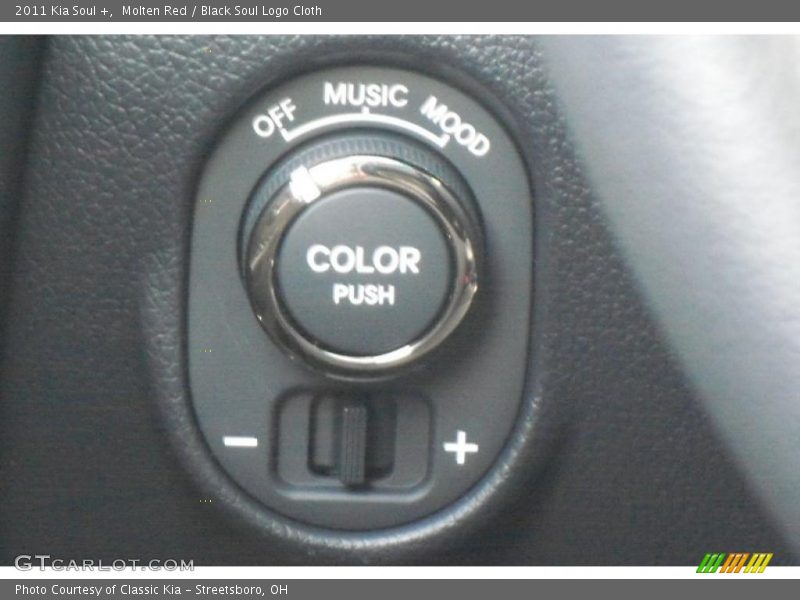 Molten Red / Black Soul Logo Cloth 2011 Kia Soul +