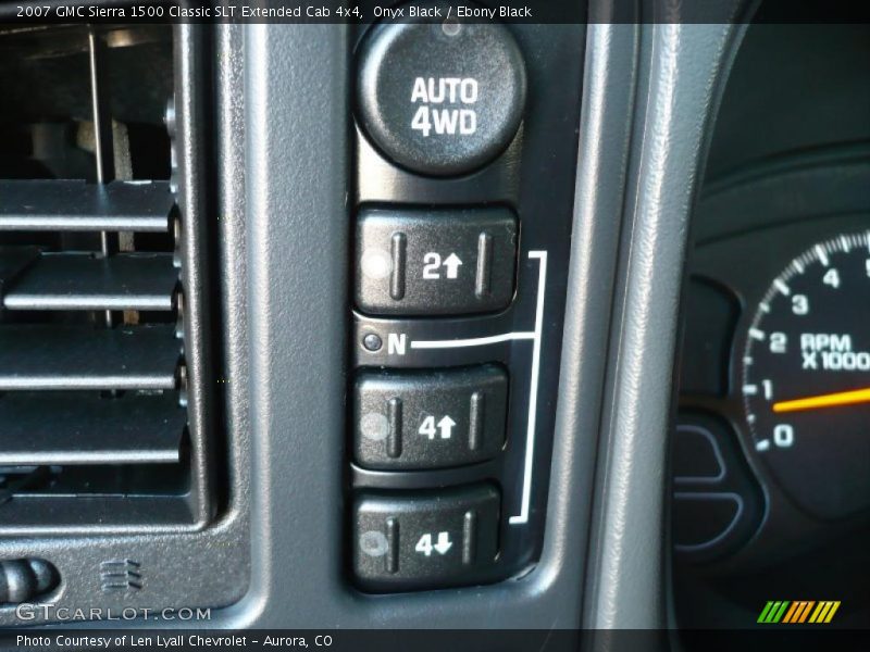 Controls of 2007 Sierra 1500 Classic SLT Extended Cab 4x4