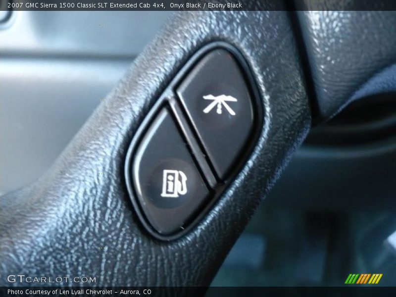 Controls of 2007 Sierra 1500 Classic SLT Extended Cab 4x4
