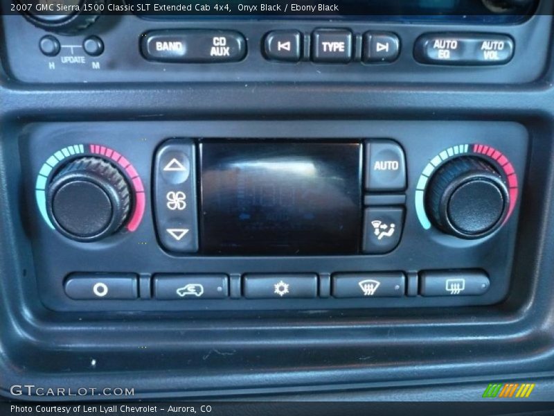 Controls of 2007 Sierra 1500 Classic SLT Extended Cab 4x4