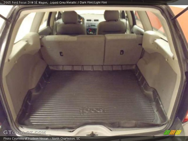  2005 Focus ZXW SE Wagon Trunk