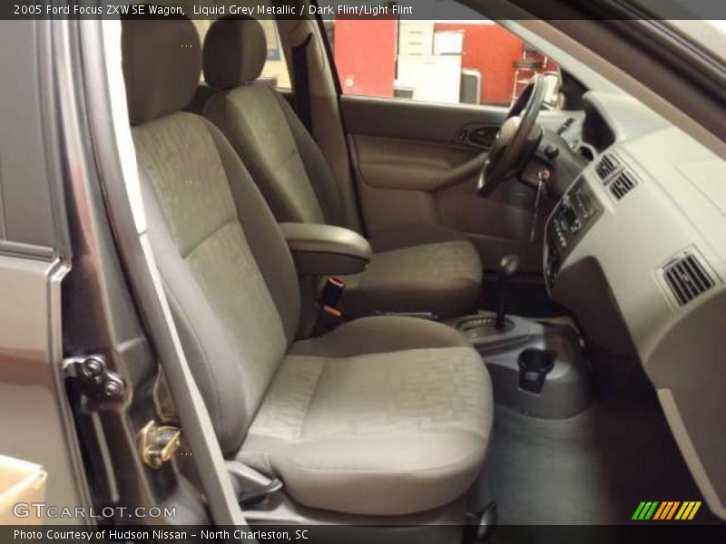  2005 Focus ZXW SE Wagon Dark Flint/Light Flint Interior