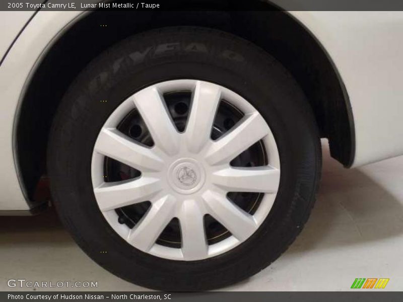 Lunar Mist Metallic / Taupe 2005 Toyota Camry LE