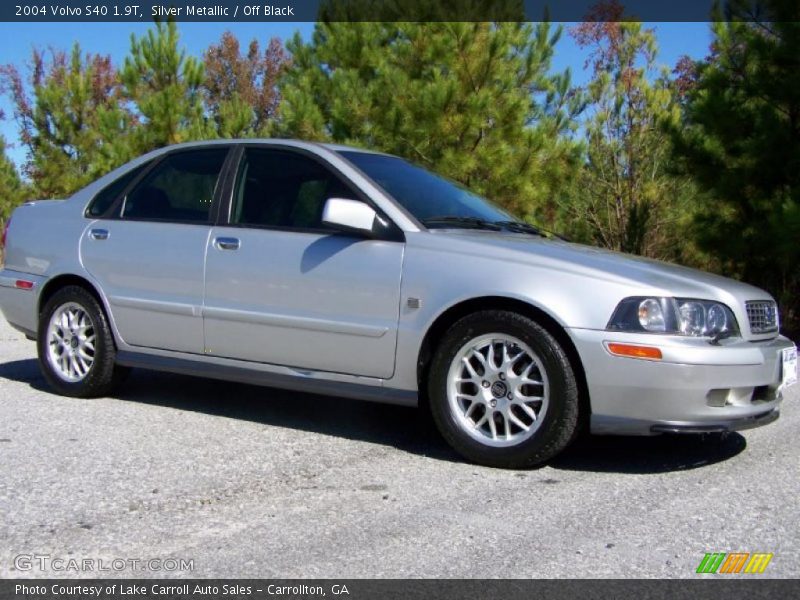 Silver Metallic / Off Black 2004 Volvo S40 1.9T