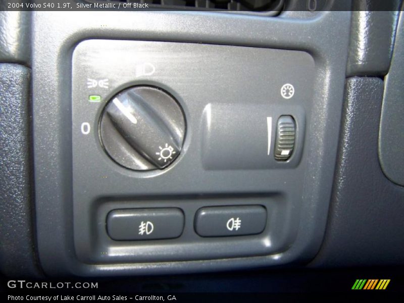 Silver Metallic / Off Black 2004 Volvo S40 1.9T