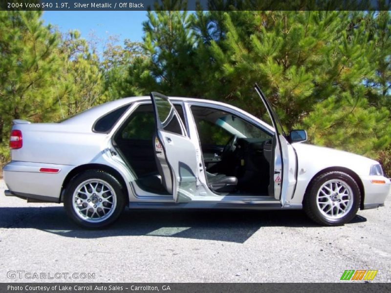 Silver Metallic / Off Black 2004 Volvo S40 1.9T