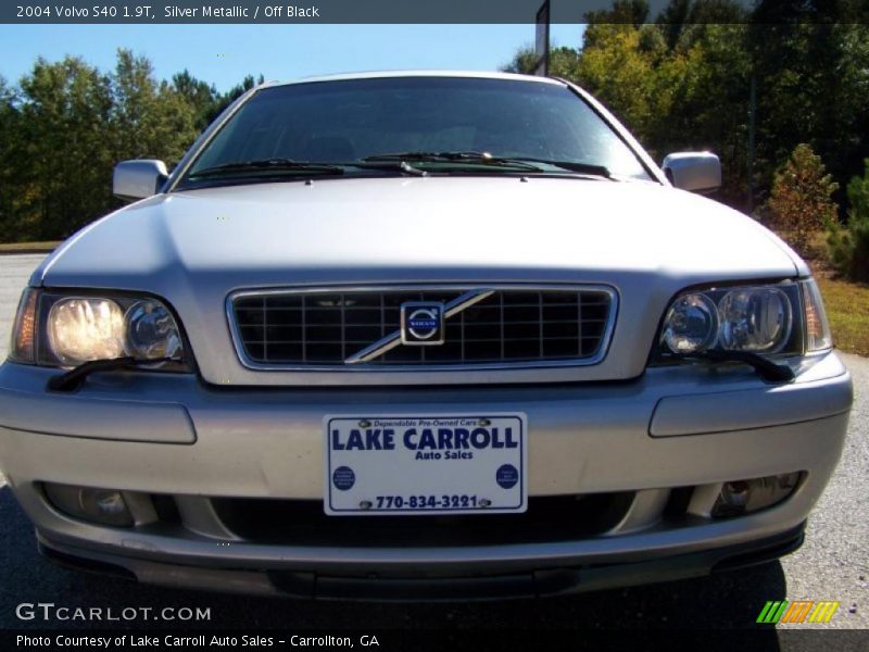 Silver Metallic / Off Black 2004 Volvo S40 1.9T