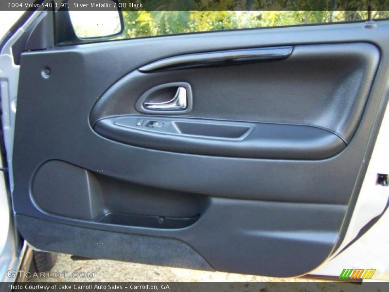 Silver Metallic / Off Black 2004 Volvo S40 1.9T