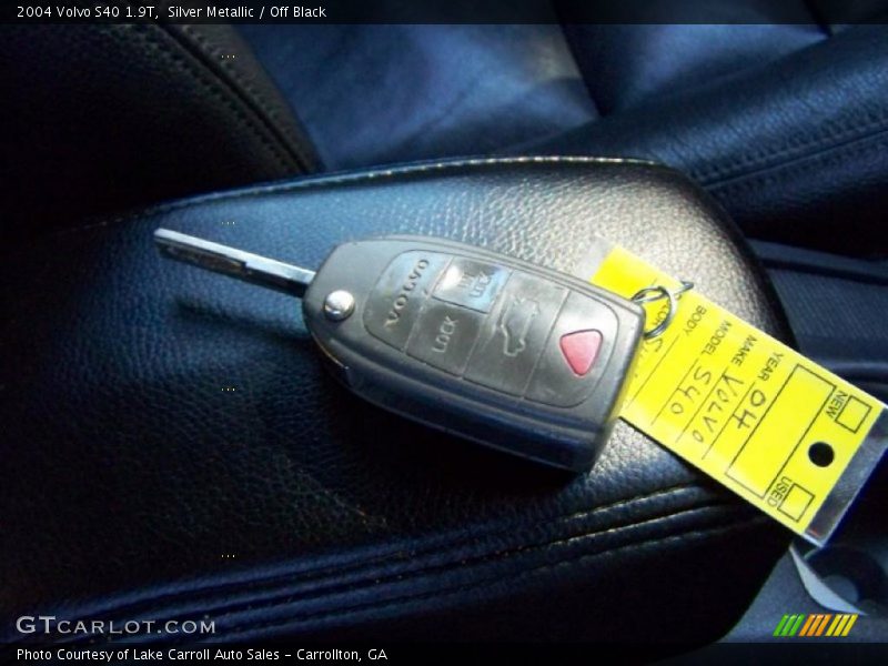 Silver Metallic / Off Black 2004 Volvo S40 1.9T