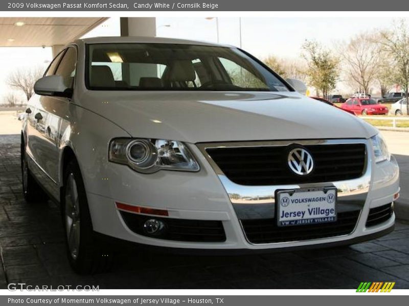 Candy White / Cornsilk Beige 2009 Volkswagen Passat Komfort Sedan