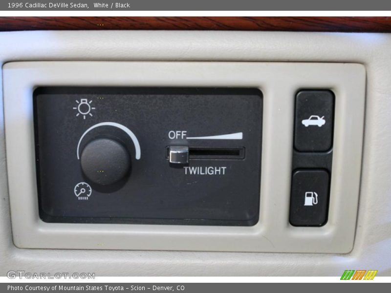 White / Black 1996 Cadillac DeVille Sedan