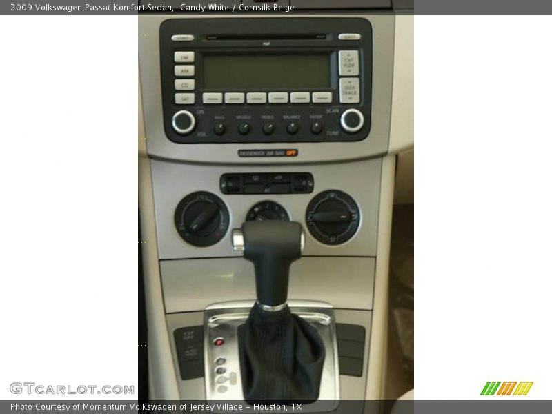 Candy White / Cornsilk Beige 2009 Volkswagen Passat Komfort Sedan