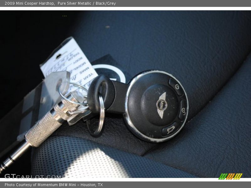 Pure Silver Metallic / Black/Grey 2009 Mini Cooper Hardtop
