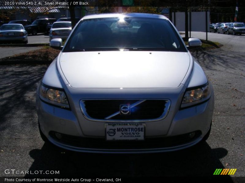 Silver Metallic / Off Black 2010 Volvo S40 2.4i