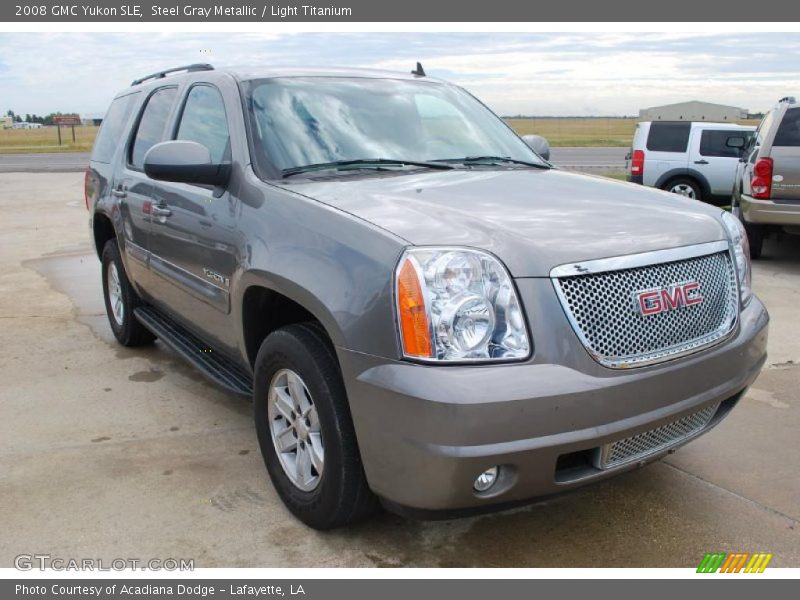 Front 3/4 View of 2008 Yukon SLE