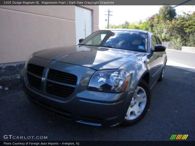 Magnesium Pearl / Dark Slate Gray/Light Graystone 2005 Dodge Magnum SE