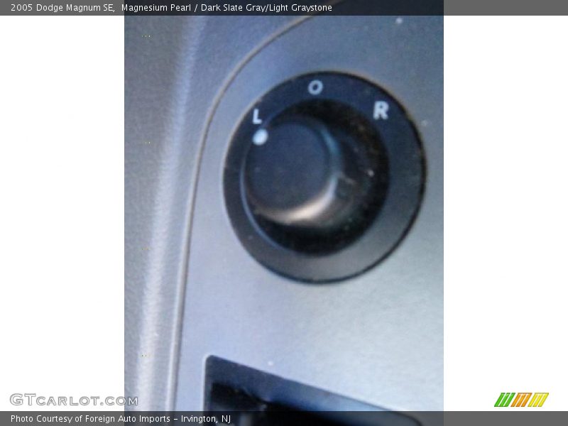 Magnesium Pearl / Dark Slate Gray/Light Graystone 2005 Dodge Magnum SE