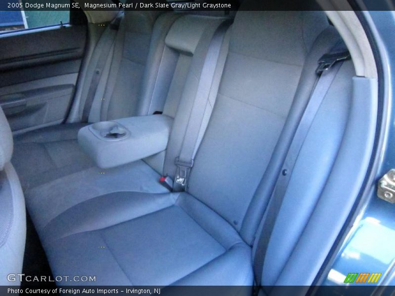 Magnesium Pearl / Dark Slate Gray/Light Graystone 2005 Dodge Magnum SE