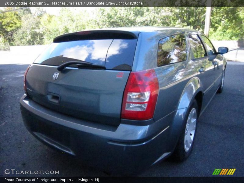 Magnesium Pearl / Dark Slate Gray/Light Graystone 2005 Dodge Magnum SE