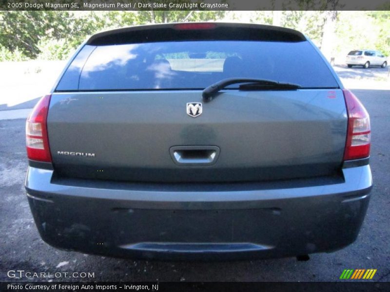 Magnesium Pearl / Dark Slate Gray/Light Graystone 2005 Dodge Magnum SE