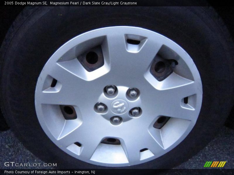 Magnesium Pearl / Dark Slate Gray/Light Graystone 2005 Dodge Magnum SE