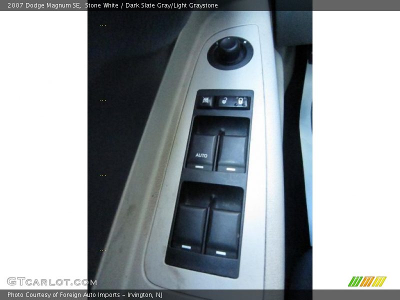 Stone White / Dark Slate Gray/Light Graystone 2007 Dodge Magnum SE
