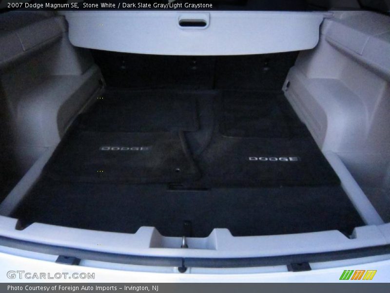 Stone White / Dark Slate Gray/Light Graystone 2007 Dodge Magnum SE