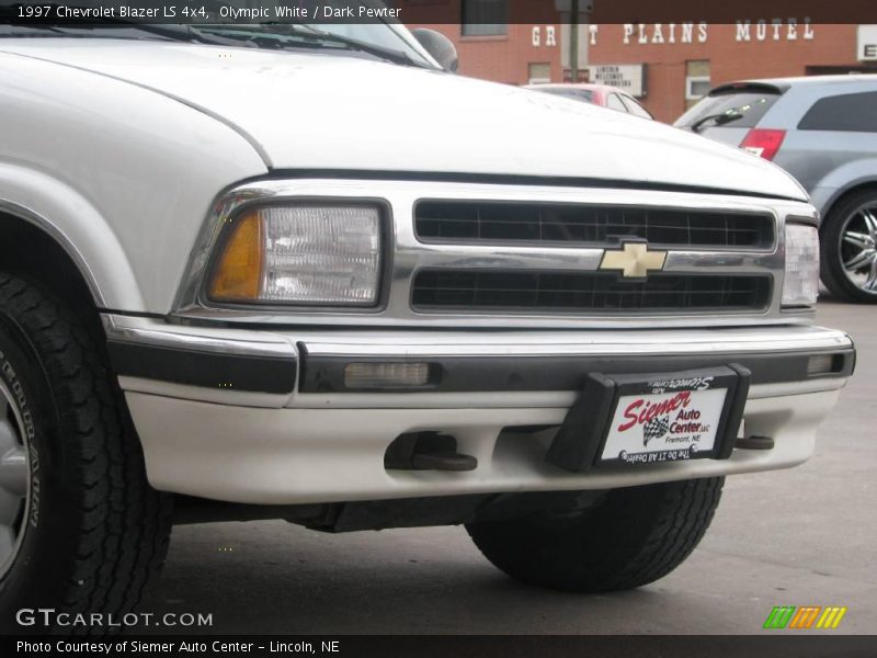 Olympic White / Dark Pewter 1997 Chevrolet Blazer LS 4x4