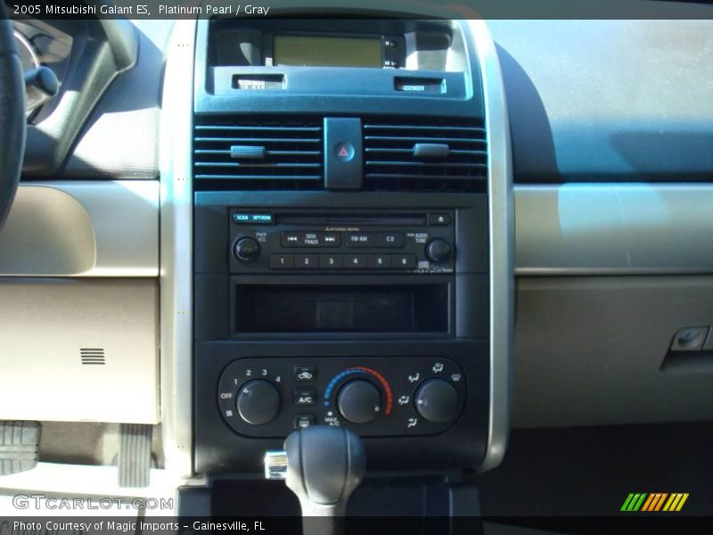 Platinum Pearl / Gray 2005 Mitsubishi Galant ES