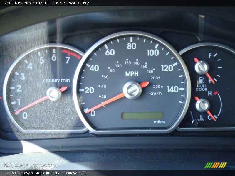 Platinum Pearl / Gray 2005 Mitsubishi Galant ES