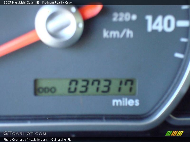 Platinum Pearl / Gray 2005 Mitsubishi Galant ES